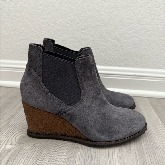 Women’s Trask Suede Gray Wedge Ankle Boots Size 9 - Picture 1 of 7